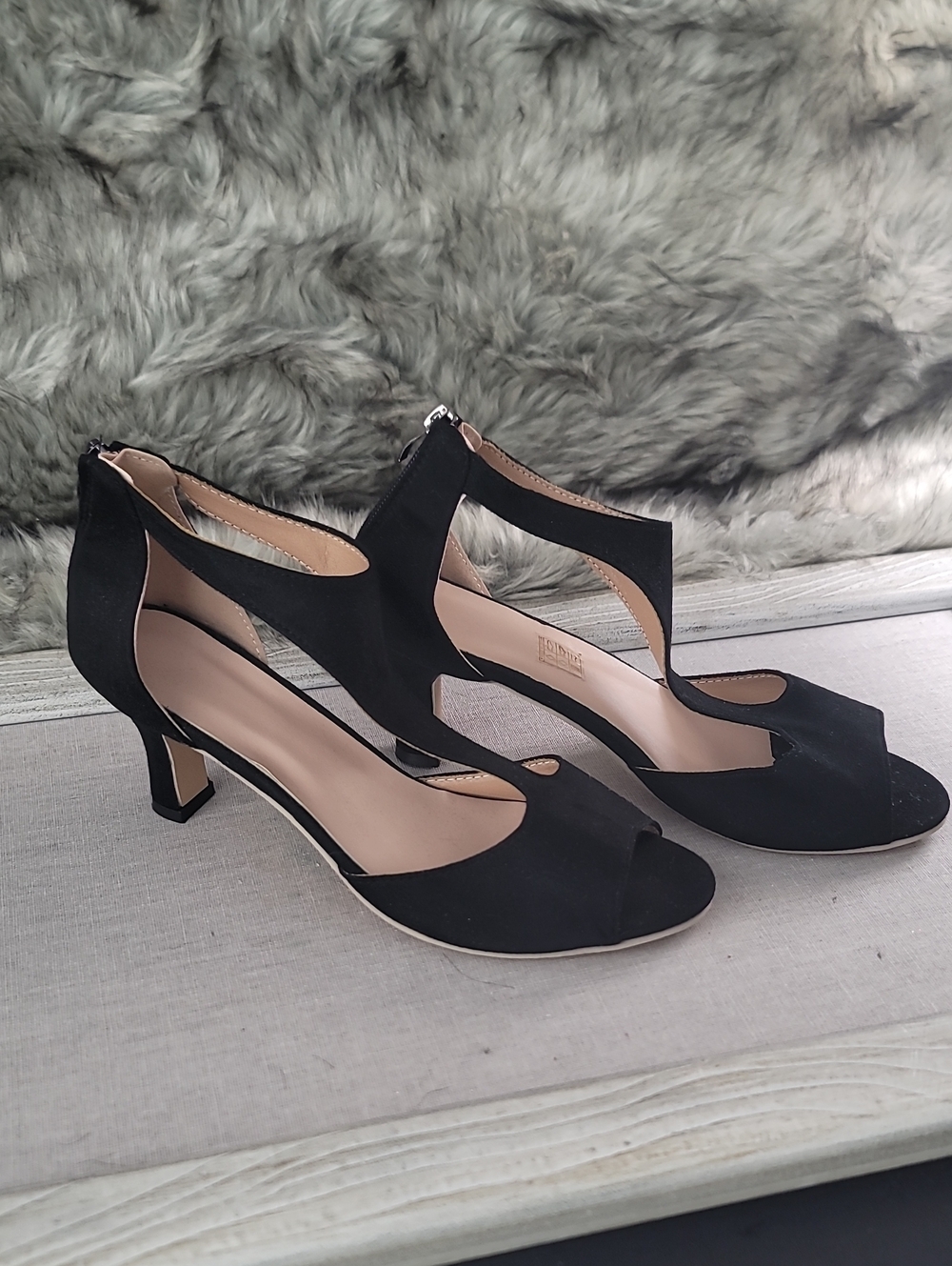 Chic Black T-Strap Mid Heel Sandals for Women